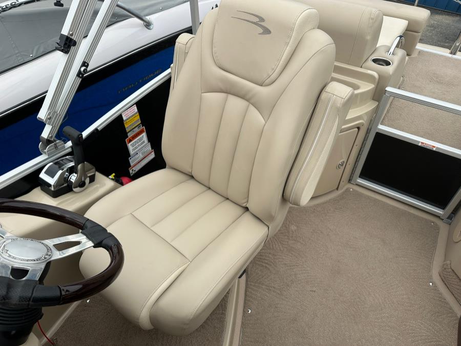 2011 Bennington 2575 RCW I/O, available for sale in Darien, Wisconsin | Geneva Motor Cars. Darien, Wisconsin 2011 Bennington 2575 RCW I/O, available for sale in Darien, Wisconsin | Geneva Motor Cars. Darien, Wisconsin