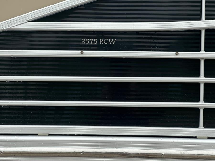 2011 Bennington 2575 RCW I/O, available for sale in Darien, Wisconsin | Geneva Motor Cars. Darien, Wisconsin 2011 Bennington 2575 RCW I/O, available for sale in Darien, Wisconsin | Geneva Motor Cars. Darien, Wisconsin