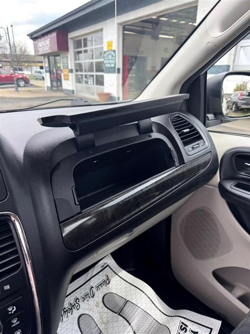 2016 Dodge Grand Caravan SE Plus Minivan 4D, available for sale in Wolcott, New York | Auto Hunter CNY. Wolcott, New York 2016 Dodge Grand Caravan SE Plus Minivan 4D, available for sale in Wolcott, New York | Auto Hunter CNY. Wolcott, New York