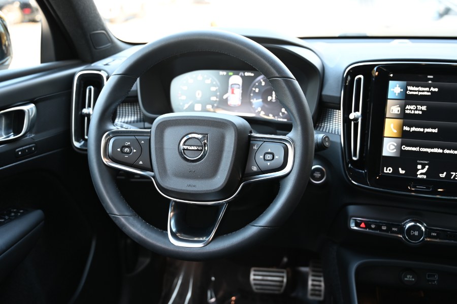 2022 Volvo XC40 T5 AWD R-Design, available for sale in Waterbury, Connecticut | Highline Car Connection. Waterbury, Connecticut 2022 Volvo XC40 T5 AWD R-Design, available for sale in Waterbury, Connecticut | Highline Car Connection. Waterbury, Connecticut