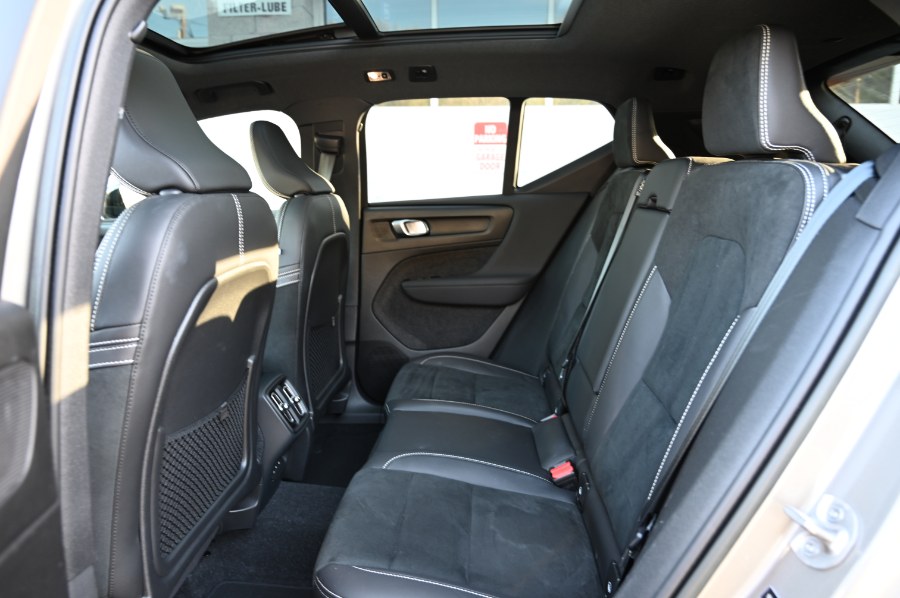 2022 Volvo XC40 T5 AWD R-Design, available for sale in Waterbury, Connecticut | Highline Car Connection. Waterbury, Connecticut 2022 Volvo XC40 T5 AWD R-Design, available for sale in Waterbury, Connecticut | Highline Car Connection. Waterbury, Connecticut