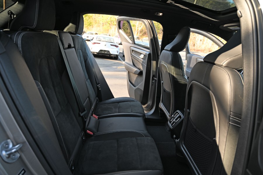 2022 Volvo XC40 T5 AWD R-Design, available for sale in Waterbury, Connecticut | Highline Car Connection. Waterbury, Connecticut 2022 Volvo XC40 T5 AWD R-Design, available for sale in Waterbury, Connecticut | Highline Car Connection. Waterbury, Connecticut