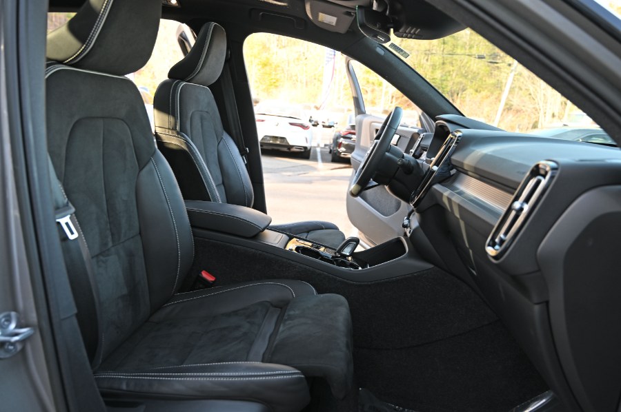 2022 Volvo XC40 T5 AWD R-Design, available for sale in Waterbury, Connecticut | Highline Car Connection. Waterbury, Connecticut 2022 Volvo XC40 T5 AWD R-Design, available for sale in Waterbury, Connecticut | Highline Car Connection. Waterbury, Connecticut