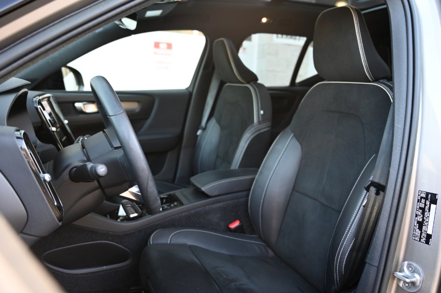 2022 Volvo XC40 T5 AWD R-Design, available for sale in Waterbury, Connecticut | Highline Car Connection. Waterbury, Connecticut 2022 Volvo XC40 T5 AWD R-Design, available for sale in Waterbury, Connecticut | Highline Car Connection. Waterbury, Connecticut