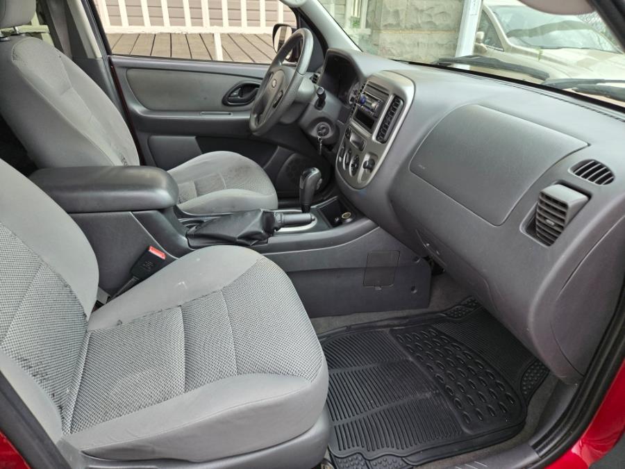 2005 Ford Escape 4dr 103" WB 3.0L XLT Sport 4WD, available for sale in Temple Hills, Maryland | Temple Hills Used Car. Temple Hills, Maryland 2005 Ford Escape 4dr 103" WB 3.0L XLT Sport 4WD, available for sale in Temple Hills, Maryland | Temple Hills Used Car. Temple Hills, Maryland