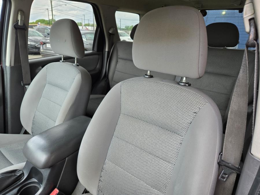 2005 Ford Escape 4dr 103" WB 3.0L XLT Sport 4WD, available for sale in Temple Hills, Maryland | Temple Hills Used Car. Temple Hills, Maryland 2005 Ford Escape 4dr 103" WB 3.0L XLT Sport 4WD, available for sale in Temple Hills, Maryland | Temple Hills Used Car. Temple Hills, Maryland
