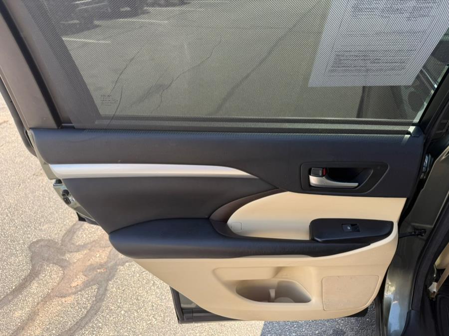 2016 Toyota Highlander AWD 4dr V6 XLE (Natl), available for sale in East Windsor, Connecticut | Century Auto And Truck. East Windsor, Connecticut 2016 Toyota Highlander AWD 4dr V6 XLE (Natl), available for sale in East Windsor, Connecticut | Century Auto And Truck. East Windsor, Connecticut