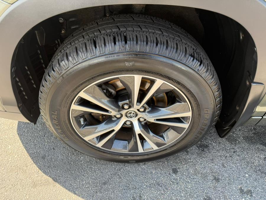 2016 Toyota Highlander AWD 4dr V6 XLE (Natl), available for sale in East Windsor, Connecticut | Century Auto And Truck. East Windsor, Connecticut 2016 Toyota Highlander AWD 4dr V6 XLE (Natl), available for sale in East Windsor, Connecticut | Century Auto And Truck. East Windsor, Connecticut