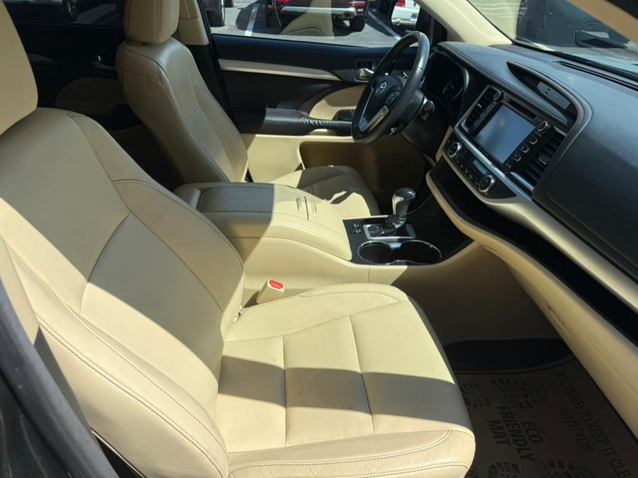 2016 Toyota Highlander AWD 4dr V6 XLE (Natl), available for sale in East Windsor, Connecticut | Century Auto And Truck. East Windsor, Connecticut 2016 Toyota Highlander AWD 4dr V6 XLE (Natl), available for sale in East Windsor, Connecticut | Century Auto And Truck. East Windsor, Connecticut