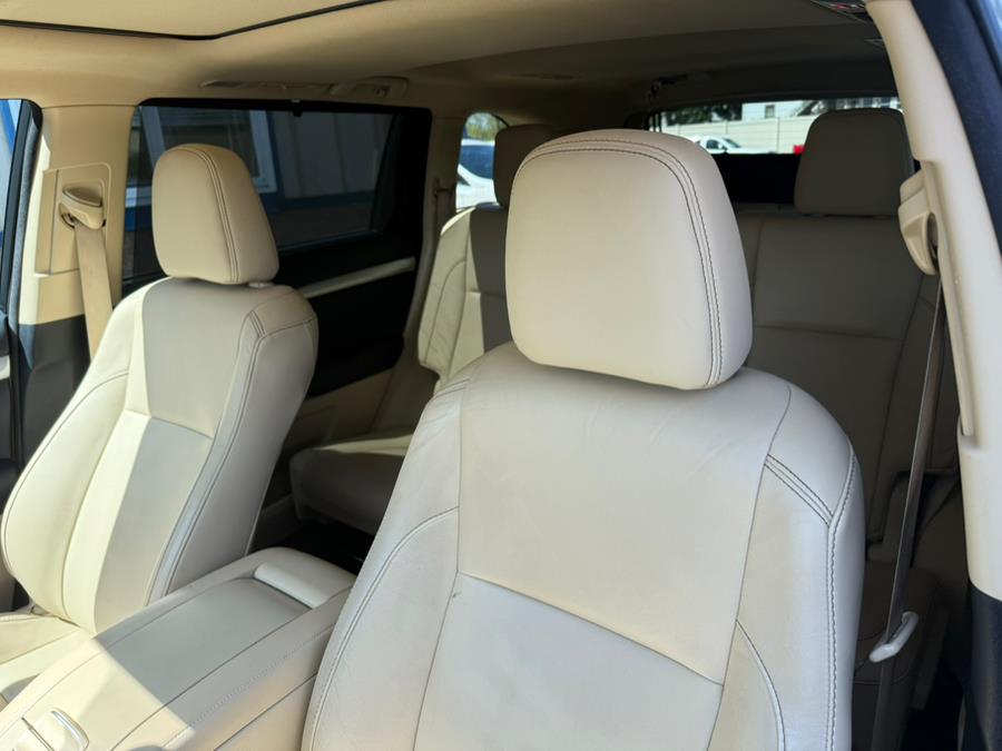 2016 Toyota Highlander AWD 4dr V6 XLE (Natl), available for sale in East Windsor, Connecticut | Century Auto And Truck. East Windsor, Connecticut 2016 Toyota Highlander AWD 4dr V6 XLE (Natl), available for sale in East Windsor, Connecticut | Century Auto And Truck. East Windsor, Connecticut