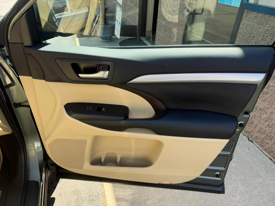 2016 Toyota Highlander AWD 4dr V6 XLE (Natl), available for sale in East Windsor, Connecticut | Century Auto And Truck. East Windsor, Connecticut 2016 Toyota Highlander AWD 4dr V6 XLE (Natl), available for sale in East Windsor, Connecticut | Century Auto And Truck. East Windsor, Connecticut