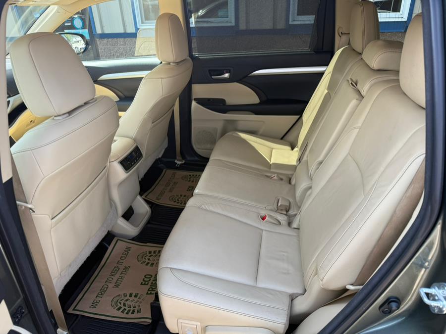 2016 Toyota Highlander AWD 4dr V6 XLE (Natl), available for sale in East Windsor, Connecticut | Century Auto And Truck. East Windsor, Connecticut 2016 Toyota Highlander AWD 4dr V6 XLE (Natl), available for sale in East Windsor, Connecticut | Century Auto And Truck. East Windsor, Connecticut