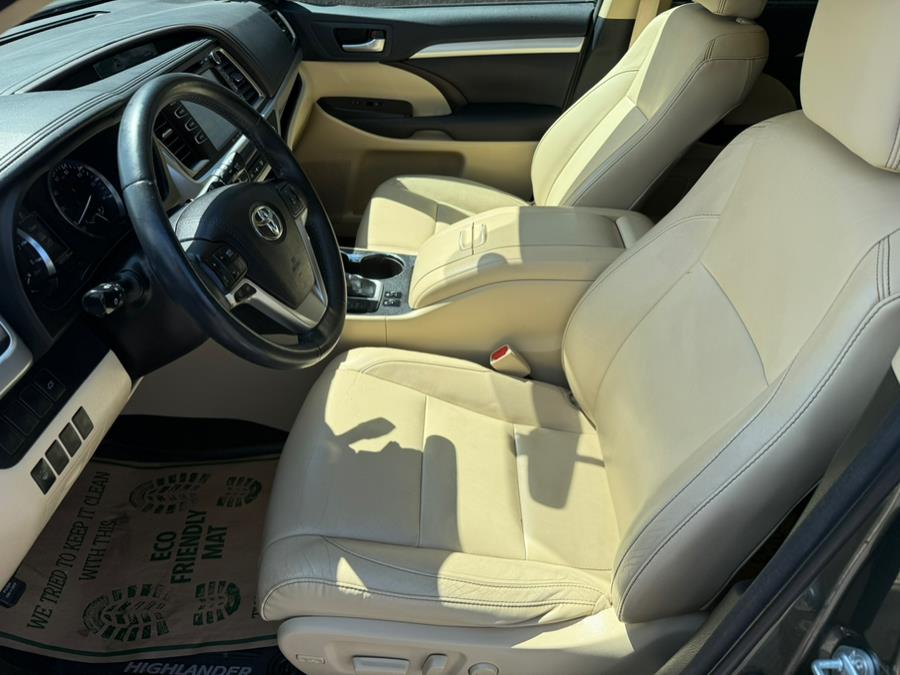 2016 Toyota Highlander AWD 4dr V6 XLE (Natl), available for sale in East Windsor, Connecticut | Century Auto And Truck. East Windsor, Connecticut 2016 Toyota Highlander AWD 4dr V6 XLE (Natl), available for sale in East Windsor, Connecticut | Century Auto And Truck. East Windsor, Connecticut