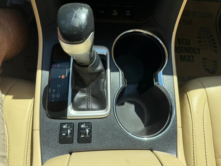 2016 Toyota Highlander AWD 4dr V6 XLE (Natl), available for sale in East Windsor, Connecticut | Century Auto And Truck. East Windsor, Connecticut 2016 Toyota Highlander AWD 4dr V6 XLE (Natl), available for sale in East Windsor, Connecticut | Century Auto And Truck. East Windsor, Connecticut