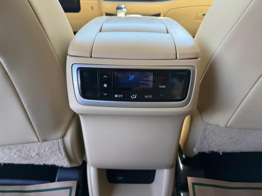 2016 Toyota Highlander AWD 4dr V6 XLE (Natl), available for sale in East Windsor, Connecticut | Century Auto And Truck. East Windsor, Connecticut 2016 Toyota Highlander AWD 4dr V6 XLE (Natl), available for sale in East Windsor, Connecticut | Century Auto And Truck. East Windsor, Connecticut