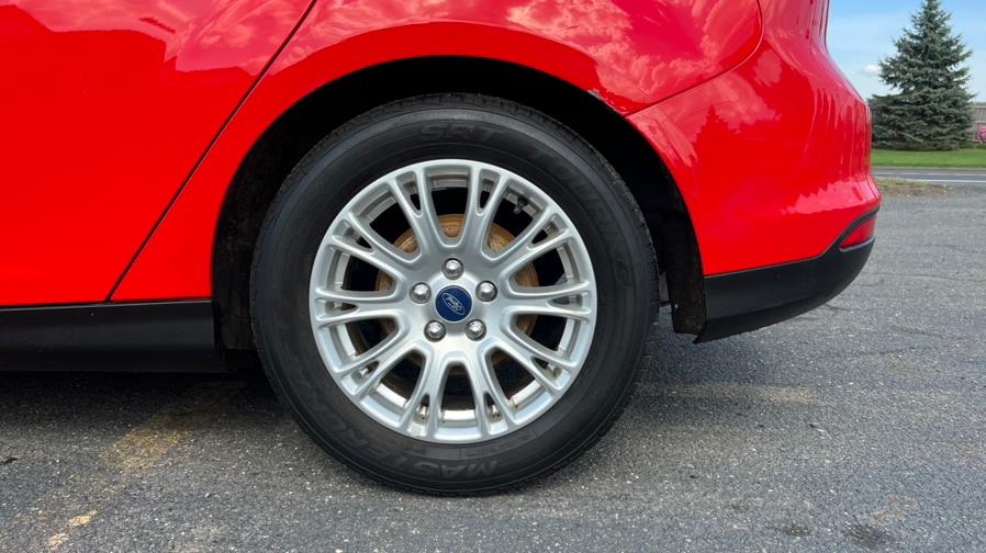 2012 Ford Focus 5dr HB SE, available for sale in East Windsor, Connecticut | A1 Auto Sale LLC. East Windsor, Connecticut 2012 Ford Focus 5dr HB SE, available for sale in East Windsor, Connecticut | A1 Auto Sale LLC. East Windsor, Connecticut