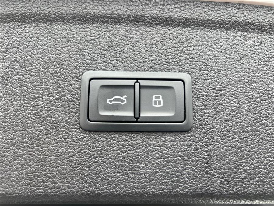 2018 Audi Q5 2.0 TFSI Tech Premium Plus, available for sale in Canton, Connecticut | Lava Motors. Canton, Connecticut 2018 Audi Q5 2.0 TFSI Tech Premium Plus, available for sale in Canton, Connecticut | Lava Motors. Canton, Connecticut