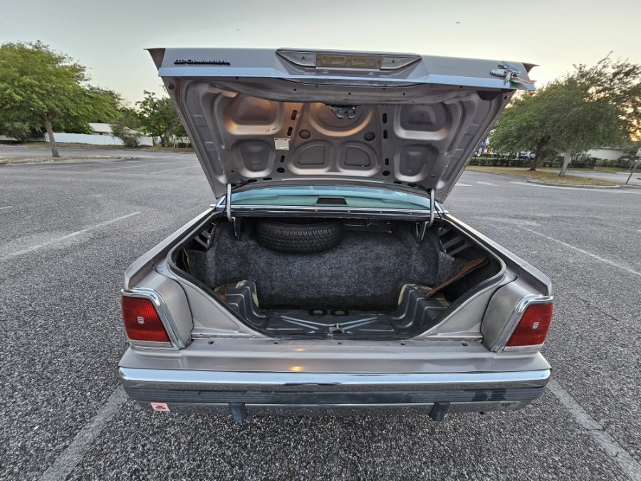 1989 Ford LTD Crown Victoria 4dr Sedan LX, available for sale in Longwood, Florida | Majestic Autos Inc.. Longwood, Florida 1989 Ford LTD Crown Victoria 4dr Sedan LX, available for sale in Longwood, Florida | Majestic Autos Inc.. Longwood, Florida
