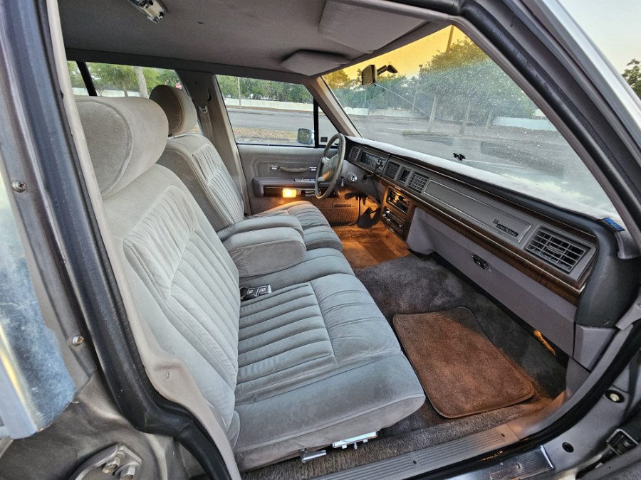 1989 Ford LTD Crown Victoria 4dr Sedan LX, available for sale in Longwood, Florida | Majestic Autos Inc.. Longwood, Florida 1989 Ford LTD Crown Victoria 4dr Sedan LX, available for sale in Longwood, Florida | Majestic Autos Inc.. Longwood, Florida