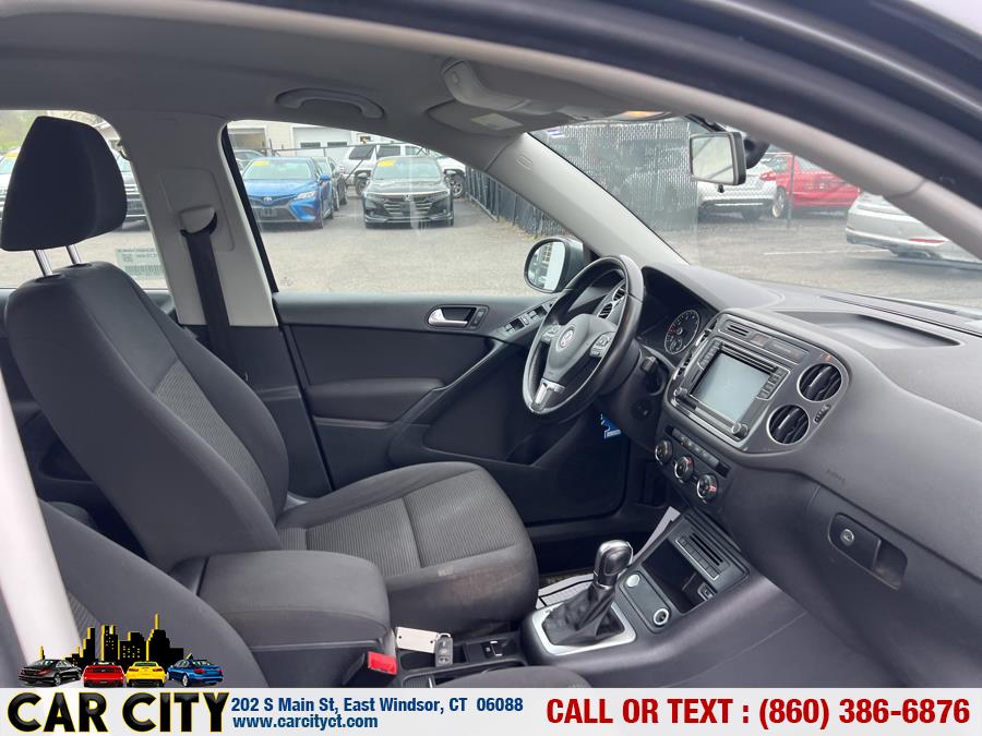 2018 Volkswagen Tiguan Limited 2.0T 4MOTION, available for sale in East Windsor, Connecticut | Car City LLC. East Windsor, Connecticut 2018 Volkswagen Tiguan Limited 2.0T 4MOTION, available for sale in East Windsor, Connecticut | Car City LLC. East Windsor, Connecticut