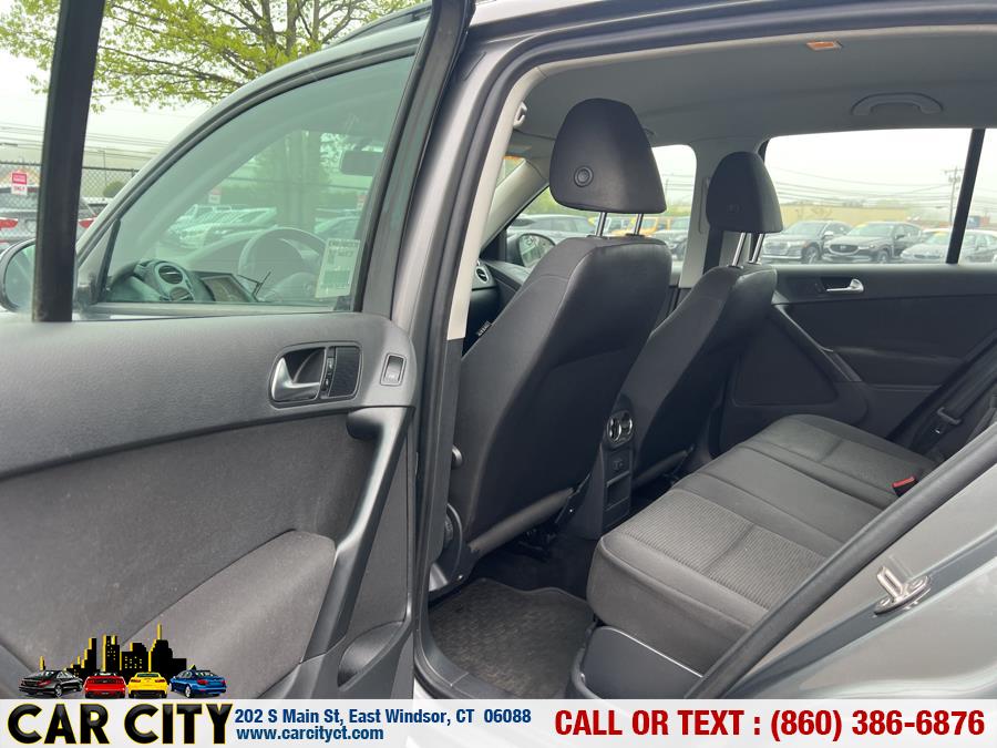 2018 Volkswagen Tiguan Limited 2.0T 4MOTION, available for sale in East Windsor, Connecticut | Car City LLC. East Windsor, Connecticut 2018 Volkswagen Tiguan Limited 2.0T 4MOTION, available for sale in East Windsor, Connecticut | Car City LLC. East Windsor, Connecticut