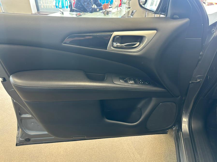 2020 Nissan Pathfinder 4x4 SV, available for sale in Inwood, New York | 5 Towns Drive. Inwood, New York 2020 Nissan Pathfinder 4x4 SV, available for sale in Inwood, New York | 5 Towns Drive. Inwood, New York