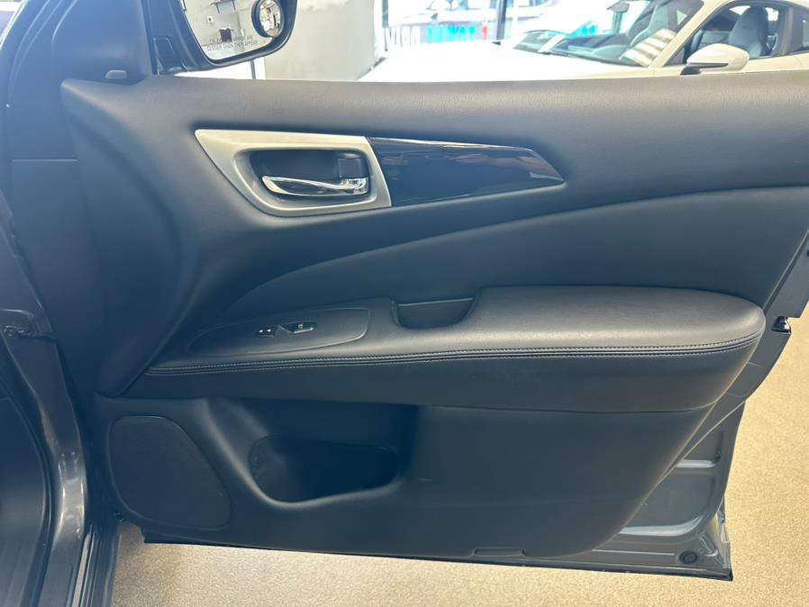 2020 Nissan Pathfinder 4x4 SV, available for sale in Inwood, New York | 5 Towns Drive. Inwood, New York 2020 Nissan Pathfinder 4x4 SV, available for sale in Inwood, New York | 5 Towns Drive. Inwood, New York