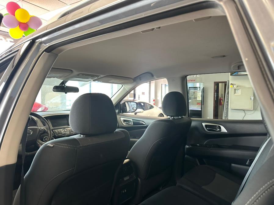 2020 Nissan Pathfinder 4x4 SV, available for sale in Inwood, New York | 5 Towns Drive. Inwood, New York 2020 Nissan Pathfinder 4x4 SV, available for sale in Inwood, New York | 5 Towns Drive. Inwood, New York