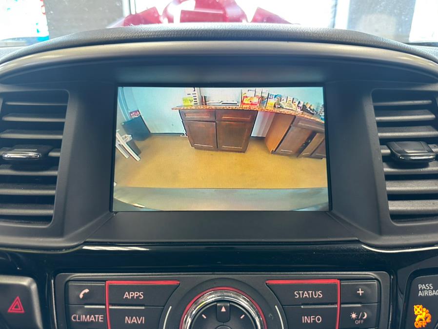 2020 Nissan Pathfinder 4x4 SV, available for sale in Inwood, New York | 5 Towns Drive. Inwood, New York 2020 Nissan Pathfinder 4x4 SV, available for sale in Inwood, New York | 5 Towns Drive. Inwood, New York