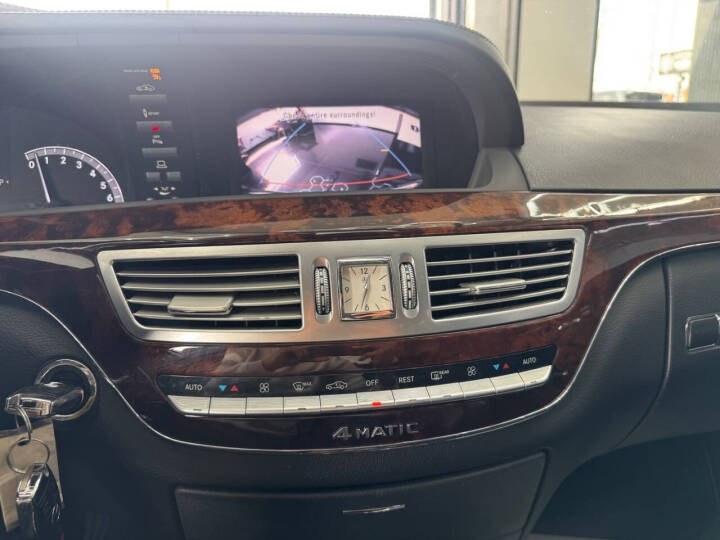 2013 Mercedes-Benz S-Class 4dr Sdn S 550 4MATIC, available for sale in Jersey City, New Jersey | Luxe Auto Galleria. Jersey City, New Jersey 2013 Mercedes-Benz S-Class 4dr Sdn S 550 4MATIC, available for sale in Jersey City, New Jersey | Luxe Auto Galleria. Jersey City, New Jersey