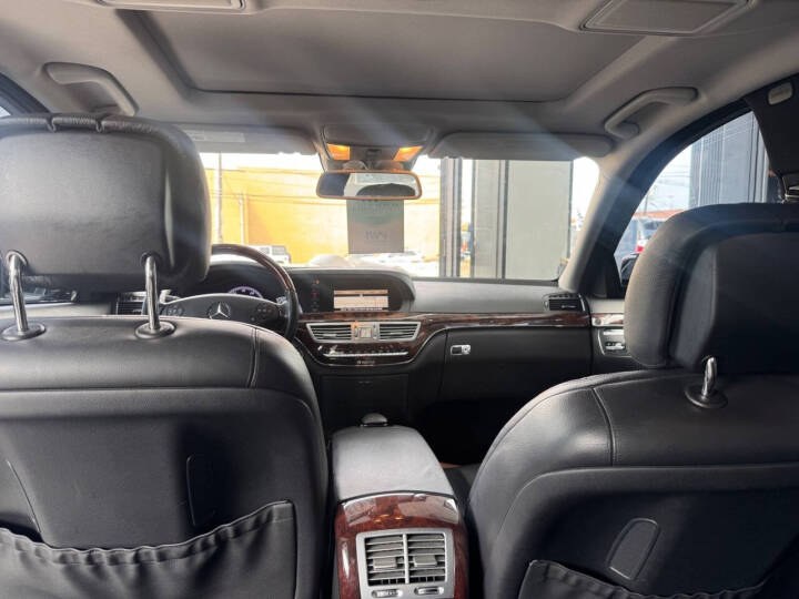 2013 Mercedes-Benz S-Class 4dr Sdn S 550 4MATIC, available for sale in Jersey City, New Jersey | Luxe Auto Galleria. Jersey City, New Jersey 2013 Mercedes-Benz S-Class 4dr Sdn S 550 4MATIC, available for sale in Jersey City, New Jersey | Luxe Auto Galleria. Jersey City, New Jersey