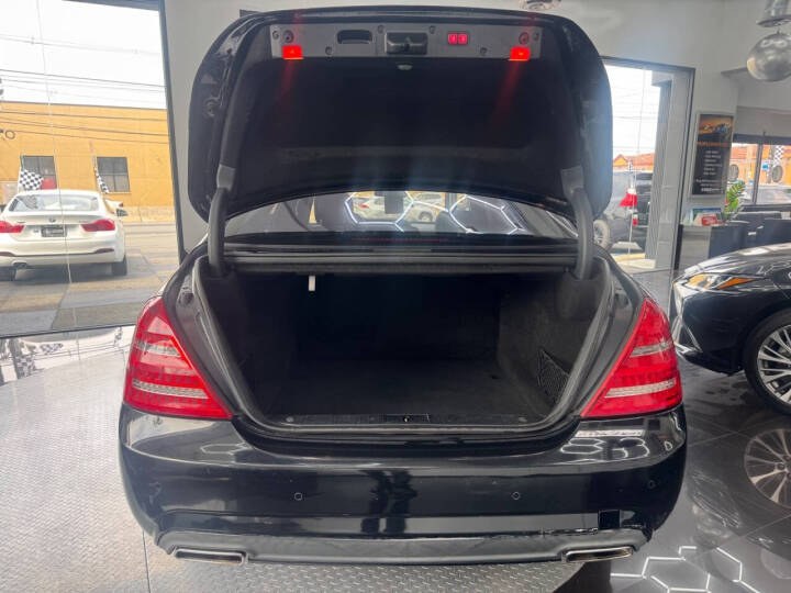 2013 Mercedes-Benz S-Class 4dr Sdn S 550 4MATIC, available for sale in Jersey City, New Jersey | Luxe Auto Galleria. Jersey City, New Jersey 2013 Mercedes-Benz S-Class 4dr Sdn S 550 4MATIC, available for sale in Jersey City, New Jersey | Luxe Auto Galleria. Jersey City, New Jersey