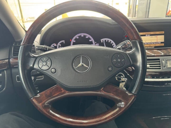 2013 Mercedes-Benz S-Class 4dr Sdn S 550 4MATIC, available for sale in Jersey City, New Jersey | Luxe Auto Galleria. Jersey City, New Jersey 2013 Mercedes-Benz S-Class 4dr Sdn S 550 4MATIC, available for sale in Jersey City, New Jersey | Luxe Auto Galleria. Jersey City, New Jersey