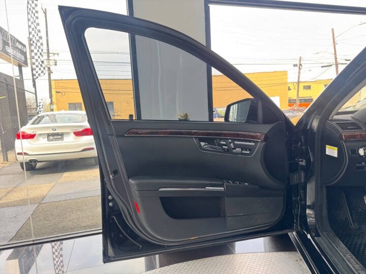 2013 Mercedes-Benz S-Class 4dr Sdn S 550 4MATIC, available for sale in Jersey City, New Jersey | Luxe Auto Galleria. Jersey City, New Jersey 2013 Mercedes-Benz S-Class 4dr Sdn S 550 4MATIC, available for sale in Jersey City, New Jersey | Luxe Auto Galleria. Jersey City, New Jersey