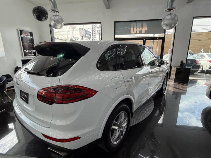 2017 Porsche Cayenne Platinum Edition AWD, available for sale in Jersey City, New Jersey | Luxe Auto Galleria. Jersey City, New Jersey 2017 Porsche Cayenne Platinum Edition AWD, available for sale in Jersey City, New Jersey | Luxe Auto Galleria. Jersey City, New Jersey