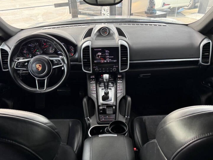 2017 Porsche Cayenne Platinum Edition AWD, available for sale in Jersey City, New Jersey | Luxe Auto Galleria. Jersey City, New Jersey 2017 Porsche Cayenne Platinum Edition AWD, available for sale in Jersey City, New Jersey | Luxe Auto Galleria. Jersey City, New Jersey
