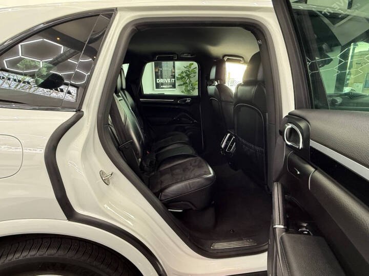 2017 Porsche Cayenne Platinum Edition AWD, available for sale in Jersey City, New Jersey | Luxe Auto Galleria. Jersey City, New Jersey 2017 Porsche Cayenne Platinum Edition AWD, available for sale in Jersey City, New Jersey | Luxe Auto Galleria. Jersey City, New Jersey