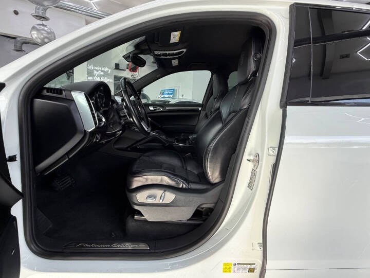 2017 Porsche Cayenne Platinum Edition AWD, available for sale in Jersey City, New Jersey | Luxe Auto Galleria. Jersey City, New Jersey 2017 Porsche Cayenne Platinum Edition AWD, available for sale in Jersey City, New Jersey | Luxe Auto Galleria. Jersey City, New Jersey