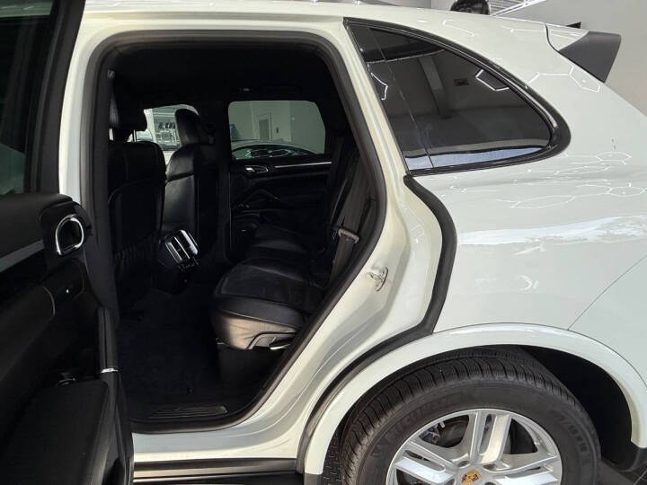 2017 Porsche Cayenne Platinum Edition AWD, available for sale in Jersey City, New Jersey | Luxe Auto Galleria. Jersey City, New Jersey 2017 Porsche Cayenne Platinum Edition AWD, available for sale in Jersey City, New Jersey | Luxe Auto Galleria. Jersey City, New Jersey