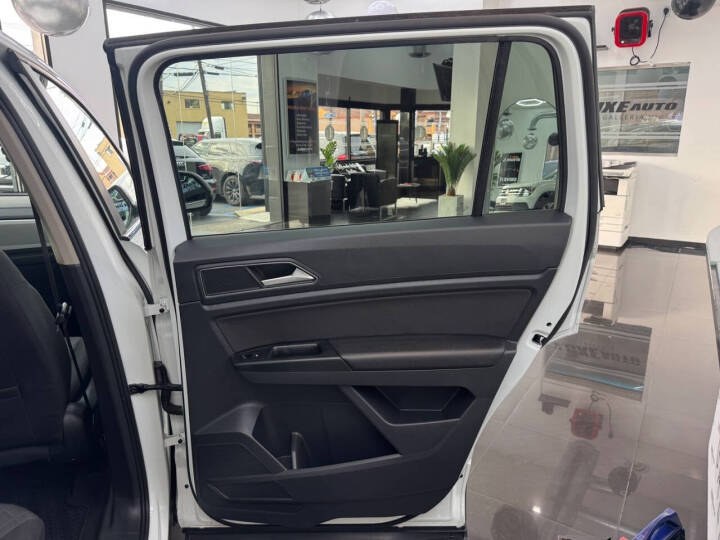 2018 Volkswagen Atlas 3.6L V6 S 4MOTION, available for sale in Jersey City, New Jersey | Luxe Auto Galleria. Jersey City, New Jersey 2018 Volkswagen Atlas 3.6L V6 S 4MOTION, available for sale in Jersey City, New Jersey | Luxe Auto Galleria. Jersey City, New Jersey