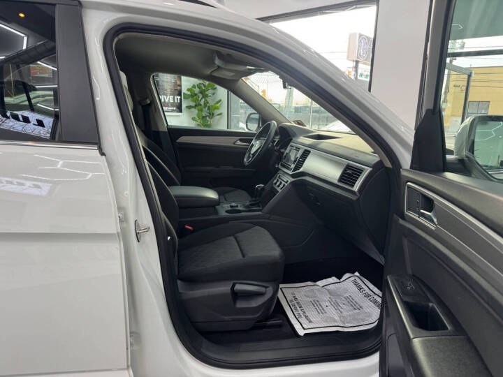 2018 Volkswagen Atlas 3.6L V6 S 4MOTION, available for sale in Jersey City, New Jersey | Luxe Auto Galleria. Jersey City, New Jersey 2018 Volkswagen Atlas 3.6L V6 S 4MOTION, available for sale in Jersey City, New Jersey | Luxe Auto Galleria. Jersey City, New Jersey