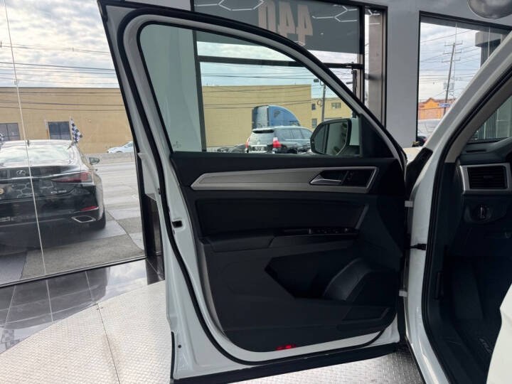 2018 Volkswagen Atlas 3.6L V6 S 4MOTION, available for sale in Jersey City, New Jersey | Luxe Auto Galleria. Jersey City, New Jersey 2018 Volkswagen Atlas 3.6L V6 S 4MOTION, available for sale in Jersey City, New Jersey | Luxe Auto Galleria. Jersey City, New Jersey