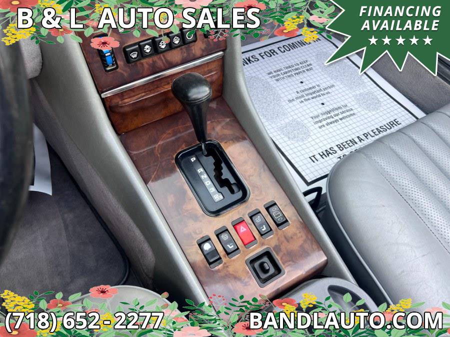 1986 Mercedes-Benz 560SL 2dr Roadster, available for sale in Bronx, New York | B & L Auto Sales LLC. Bronx, New York 1986 Mercedes-Benz 560SL 2dr Roadster, available for sale in Bronx, New York | B & L Auto Sales LLC. Bronx, New York
