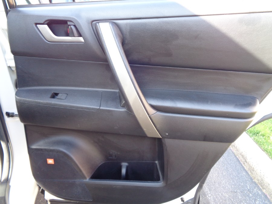 2012 Toyota Highlander 4WD 4dr V6 SE (Natl), available for sale in Valley Stream, New York | NY Auto Traders. Valley Stream, New York 2012 Toyota Highlander 4WD 4dr V6 SE (Natl), available for sale in Valley Stream, New York | NY Auto Traders. Valley Stream, New York