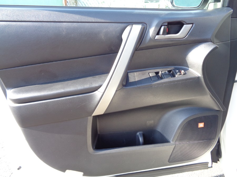 2012 Toyota Highlander 4WD 4dr V6 SE (Natl), available for sale in Valley Stream, New York | NY Auto Traders. Valley Stream, New York 2012 Toyota Highlander 4WD 4dr V6 SE (Natl), available for sale in Valley Stream, New York | NY Auto Traders. Valley Stream, New York