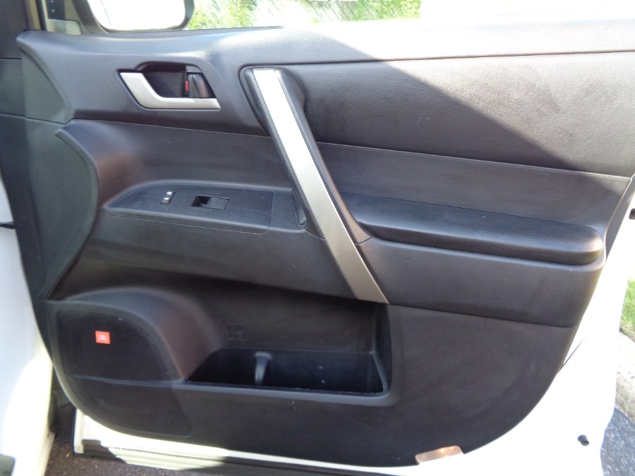 2012 Toyota Highlander 4WD 4dr V6 SE (Natl), available for sale in Valley Stream, New York | NY Auto Traders. Valley Stream, New York 2012 Toyota Highlander 4WD 4dr V6 SE (Natl), available for sale in Valley Stream, New York | NY Auto Traders. Valley Stream, New York