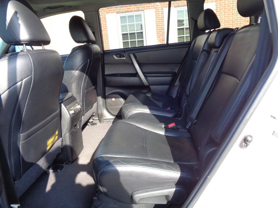 2012 Toyota Highlander 4WD 4dr V6 SE (Natl), available for sale in Valley Stream, New York | NY Auto Traders. Valley Stream, New York 2012 Toyota Highlander 4WD 4dr V6 SE (Natl), available for sale in Valley Stream, New York | NY Auto Traders. Valley Stream, New York