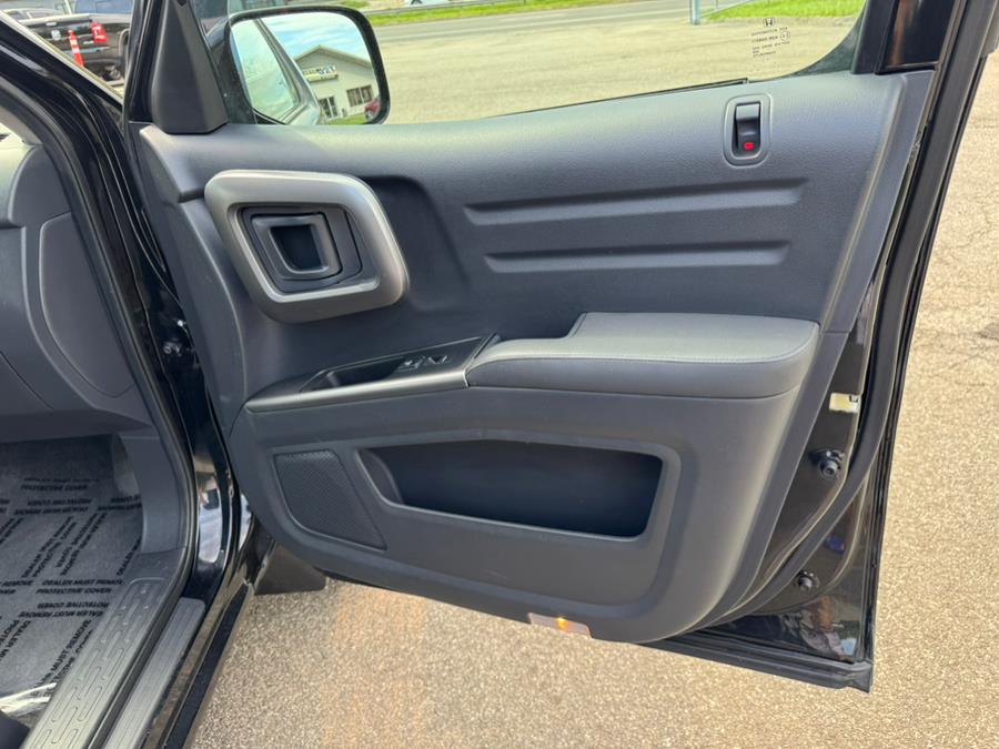 2013 Honda Ridgeline 4WD Crew Cab RTL w/Navi, available for sale in Berlin, Connecticut | Tru Auto Mall. Berlin, Connecticut 2013 Honda Ridgeline 4WD Crew Cab RTL w/Navi, available for sale in Berlin, Connecticut | Tru Auto Mall. Berlin, Connecticut