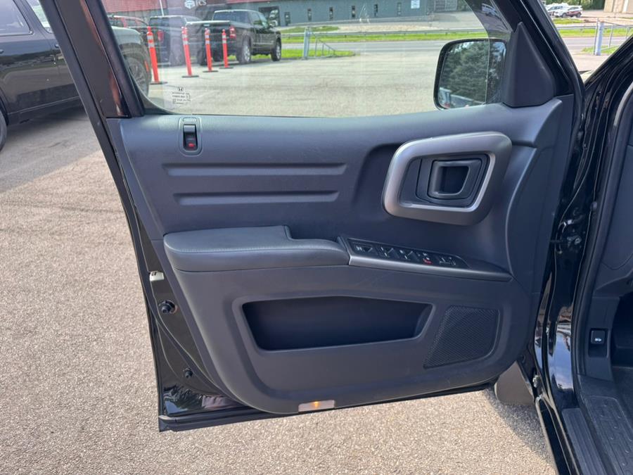 2013 Honda Ridgeline 4WD Crew Cab RTL w/Navi, available for sale in Berlin, Connecticut | Tru Auto Mall. Berlin, Connecticut 2013 Honda Ridgeline 4WD Crew Cab RTL w/Navi, available for sale in Berlin, Connecticut | Tru Auto Mall. Berlin, Connecticut