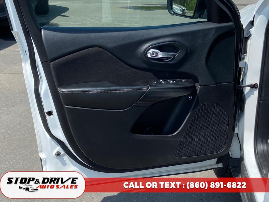 2015 Jeep Cherokee 4WD 4dr Latitude, available for sale in East Windsor, Connecticut | Stop & Drive Auto Sales. East Windsor, Connecticut 2015 Jeep Cherokee 4WD 4dr Latitude, available for sale in East Windsor, Connecticut | Stop & Drive Auto Sales. East Windsor, Connecticut